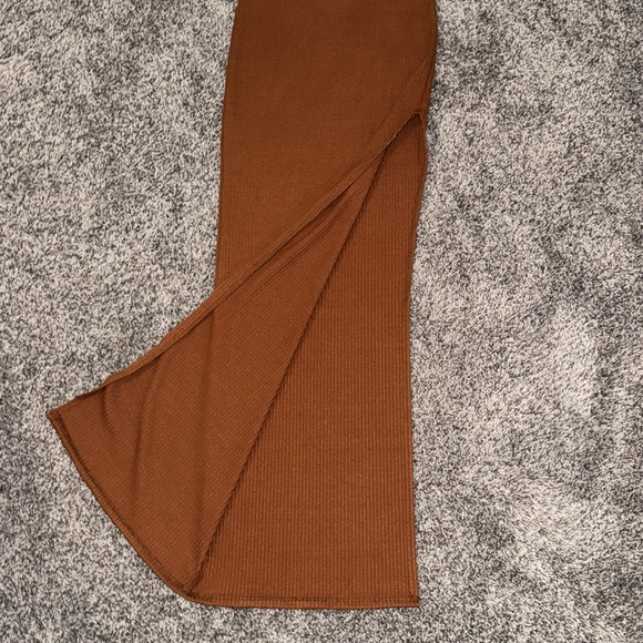 Burnt Orange Maxi Skirt with Slit 🍊 - Picture 2 of 3